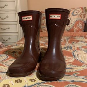 Used Refined Short Gloss Hunter Boots in Dark Red